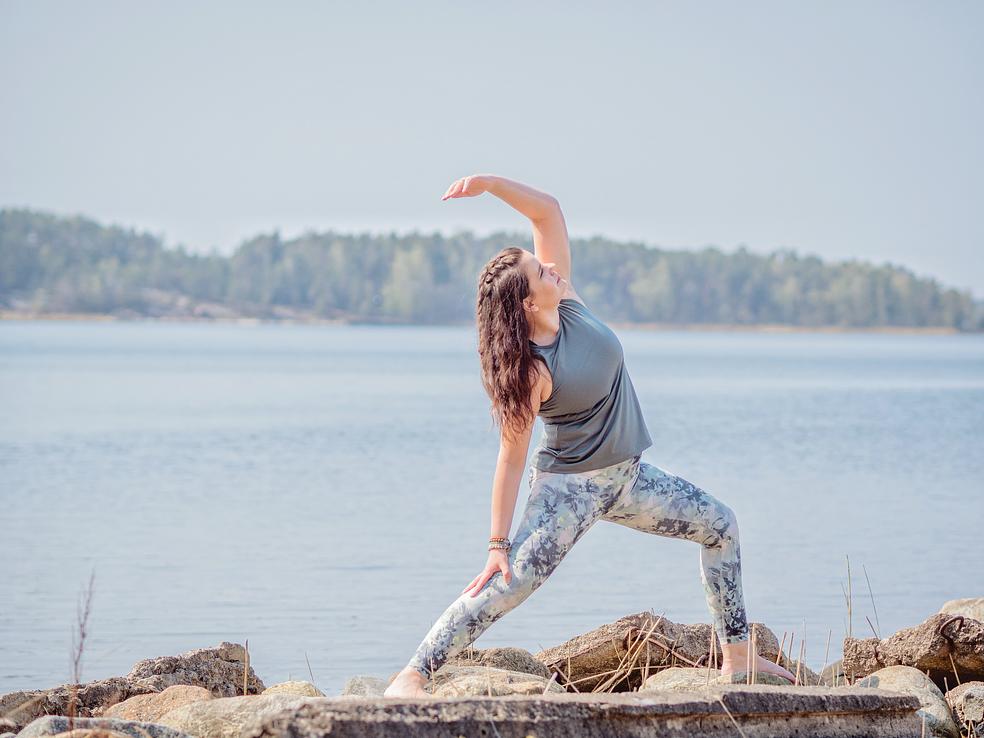 Energiaa ympäri vuoden- joogakurssi by Satya Jooga